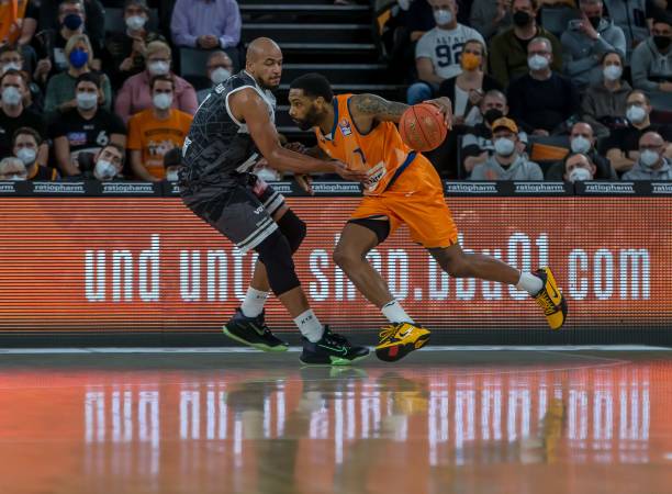 场中掀起新 场中掀起新